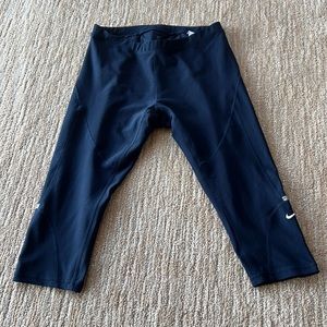 Nike FITDRY Capris
